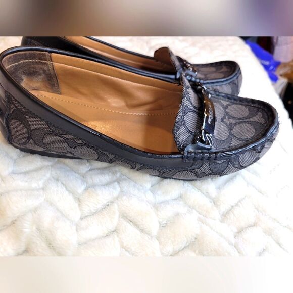 Coach Olive Loafers Size 7b w/Black Coach Hardware. - Picture 1 of 4